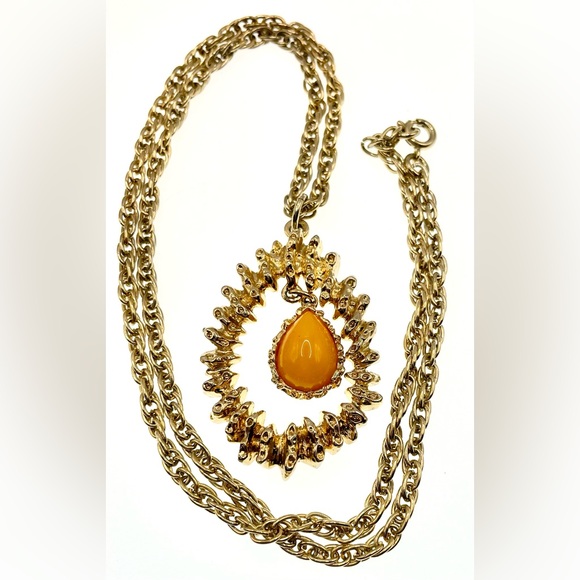 Vintage 1970s Signed Sarah Coventry
Honeycomb Tear Drop Pendant Necklace - Picture 8 of 8